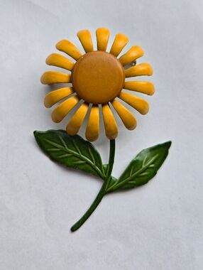 Vintage Mid Century Metal Enamel Flower Brooch Yellow Daisy w/ Stem